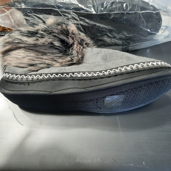 Avon Slippers - Picture 4 of 4